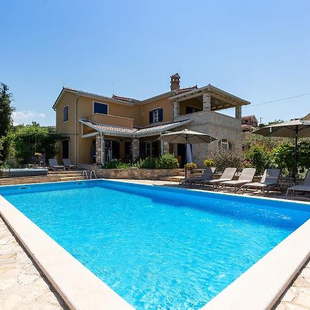 Villa Salvea With Heated Pool Montižana Kültér fotó