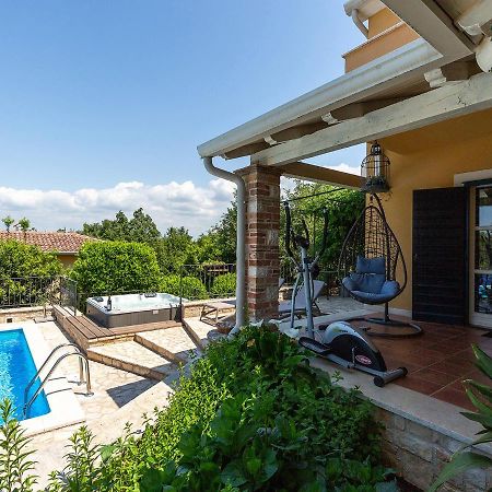 Villa Salvea With Heated Pool Montižana Kültér fotó