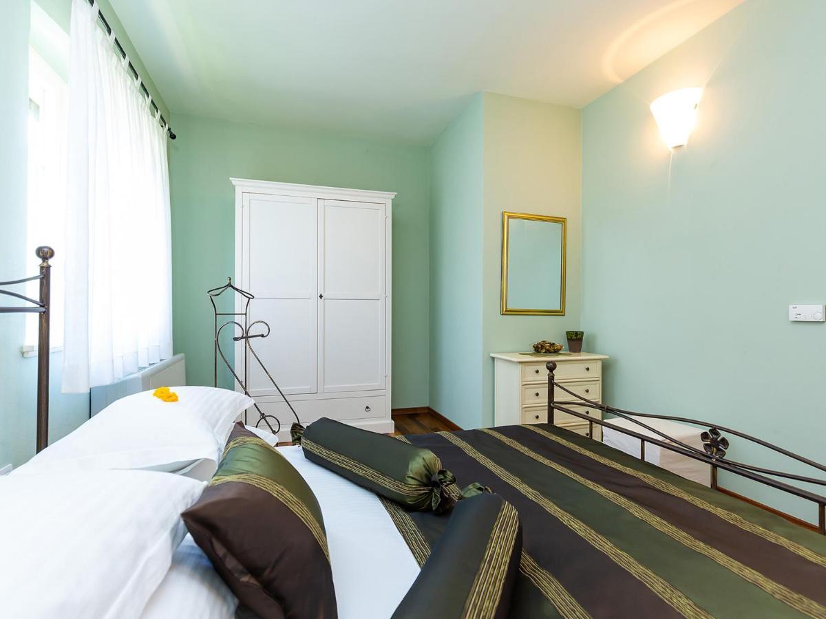 Villa Salvea With Heated Pool Montižana Kültér fotó