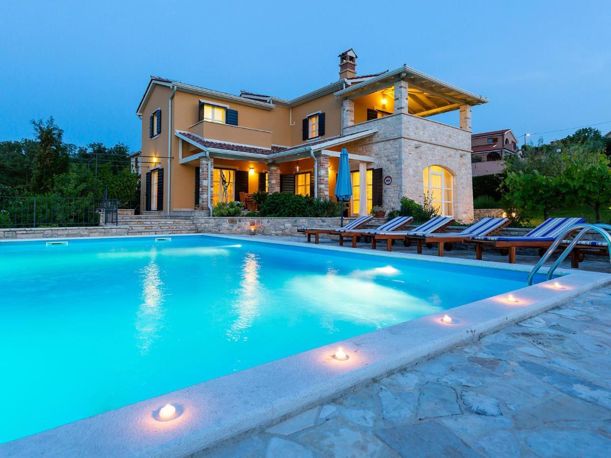 Villa Salvea With Heated Pool Montižana Kültér fotó