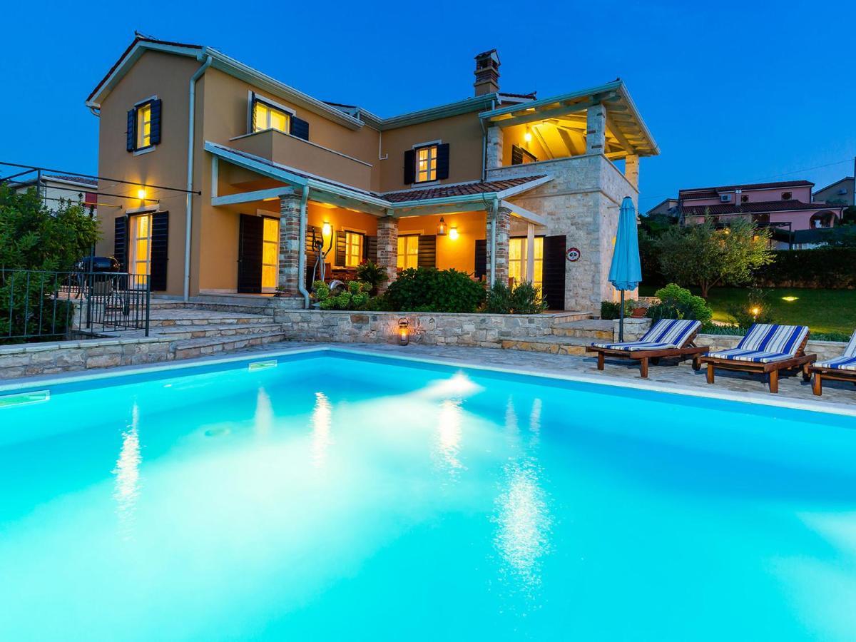 Villa Salvea With Heated Pool Montižana Kültér fotó