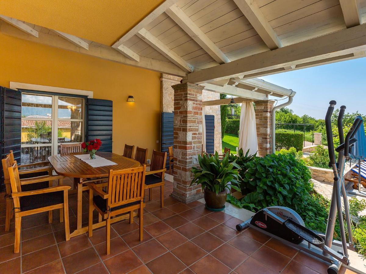 Villa Salvea With Heated Pool Montižana Kültér fotó
