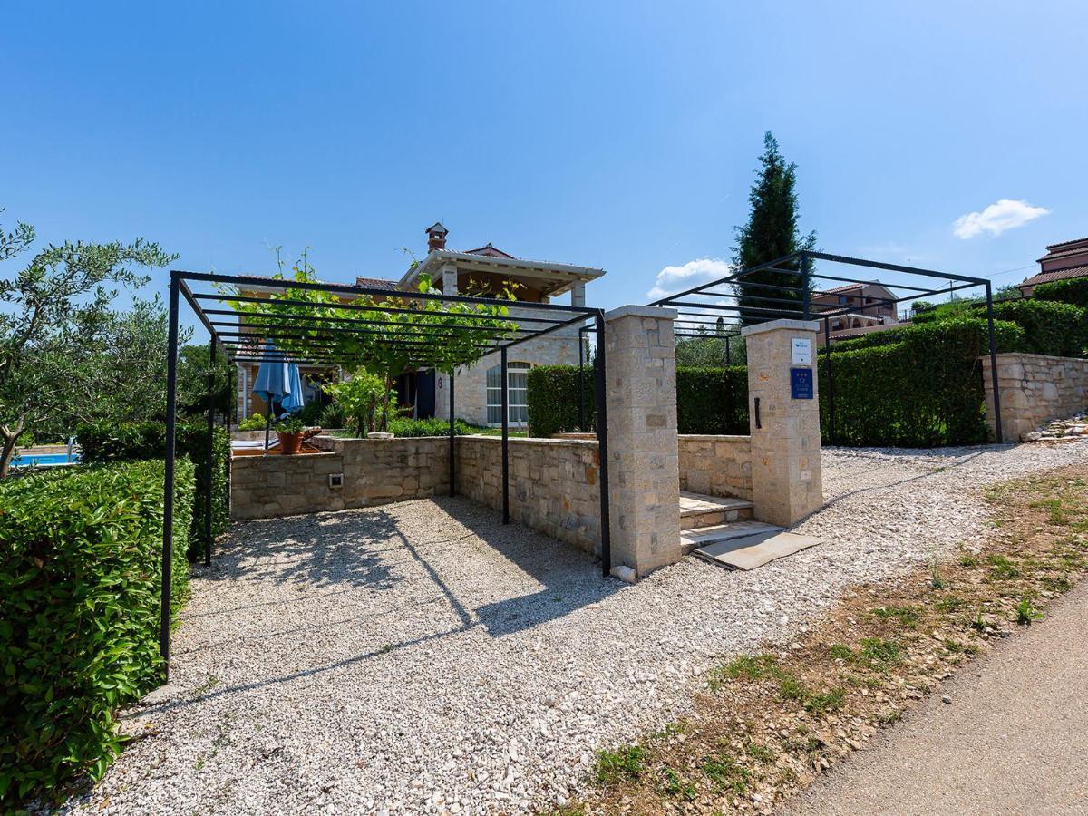 Villa Salvea With Heated Pool Montižana Kültér fotó