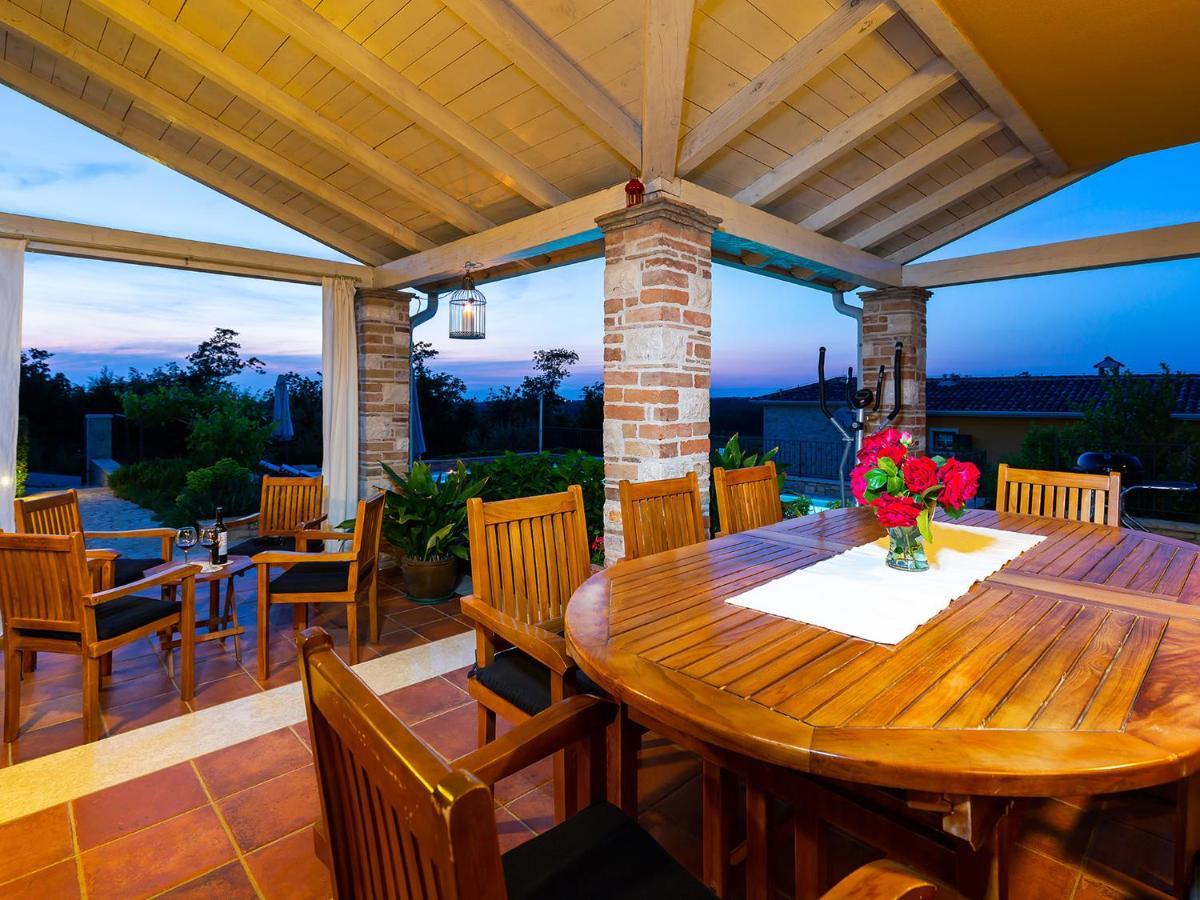 Villa Salvea With Heated Pool Montižana Kültér fotó