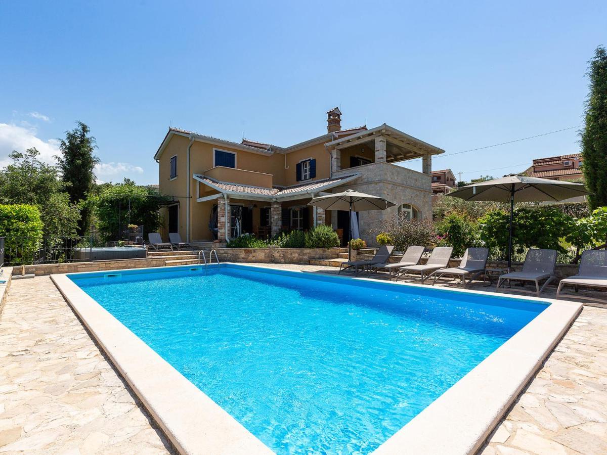 Villa Salvea With Heated Pool Montižana Kültér fotó
