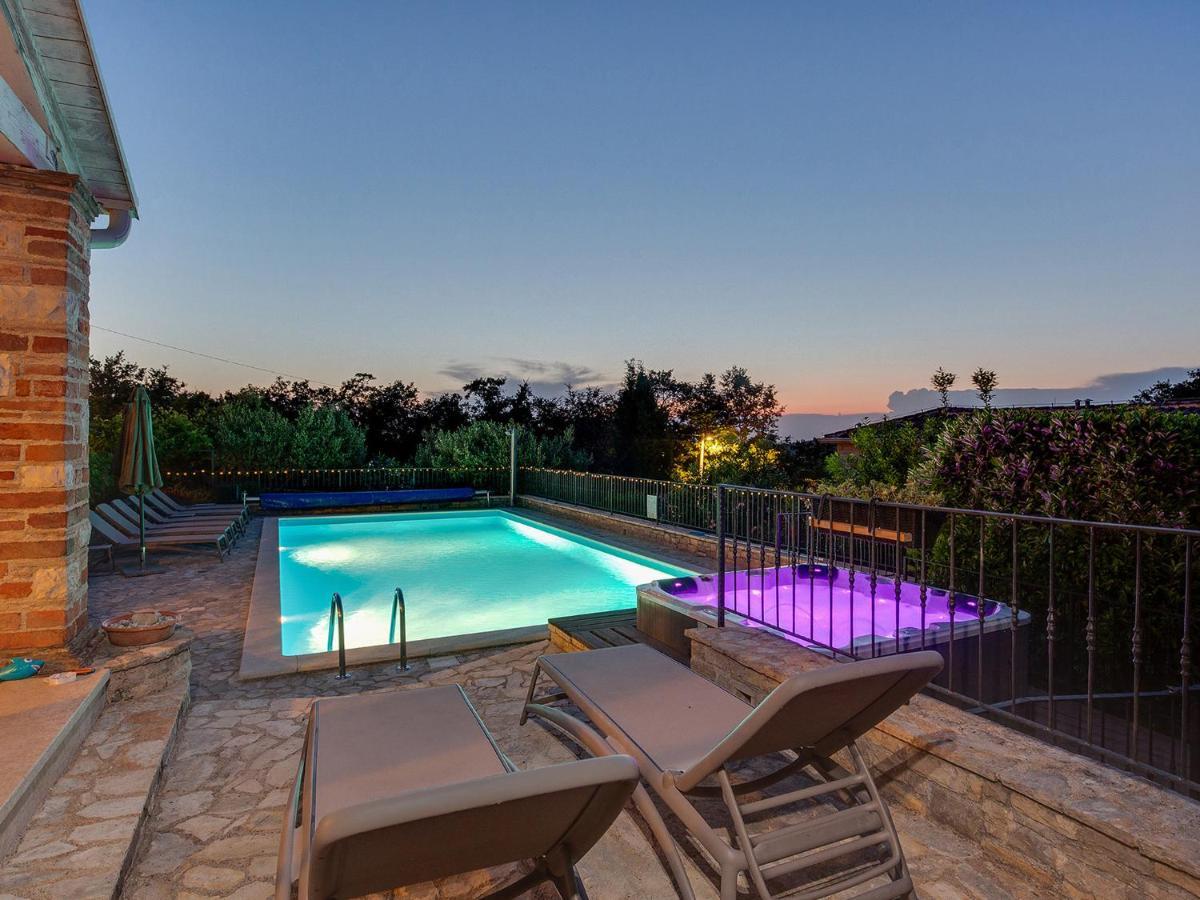 Villa Salvea With Heated Pool Montižana Kültér fotó