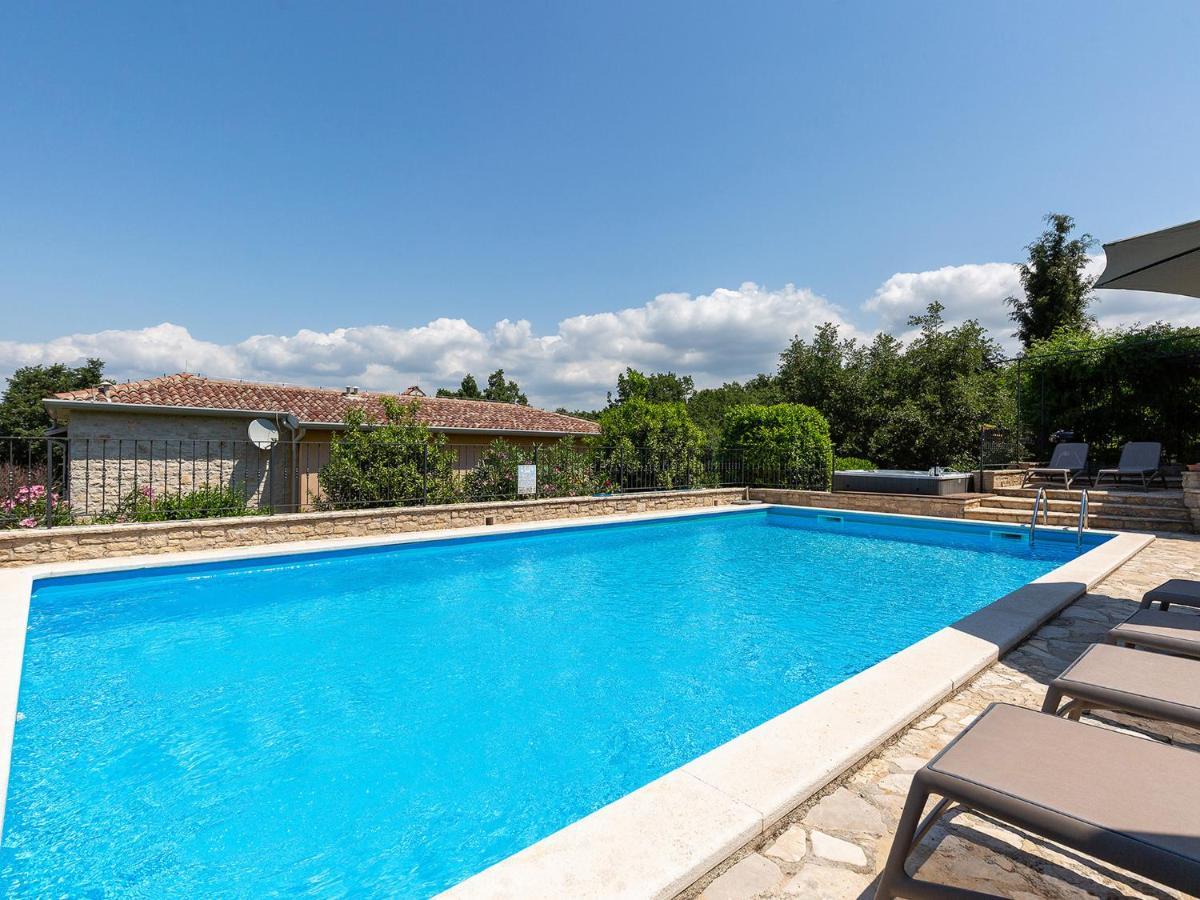 Villa Salvea With Heated Pool Montižana Kültér fotó