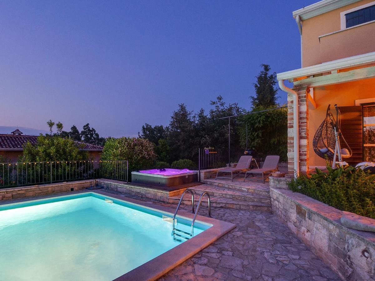 Villa Salvea With Heated Pool Montižana Kültér fotó